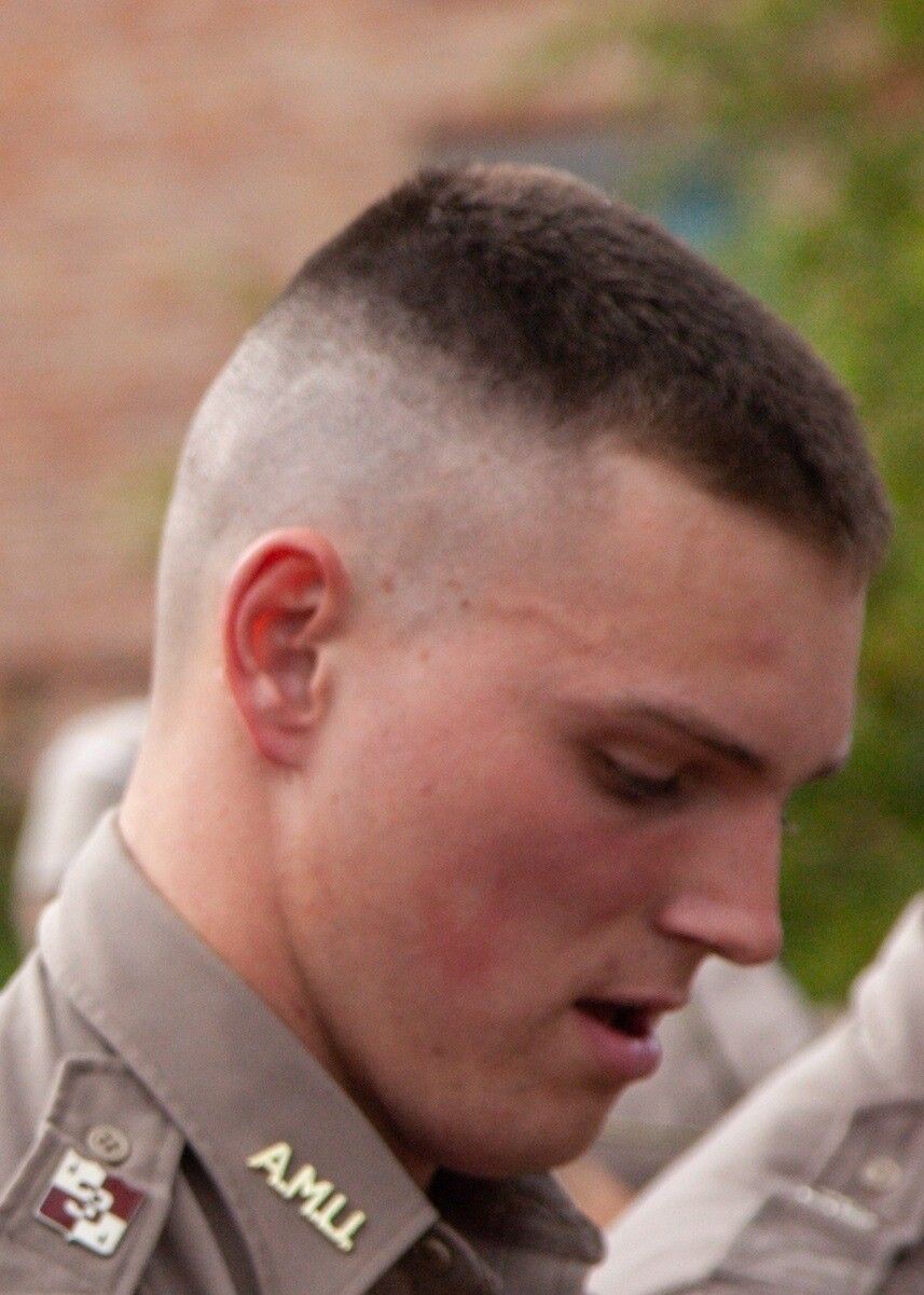 Buzz cut militaire