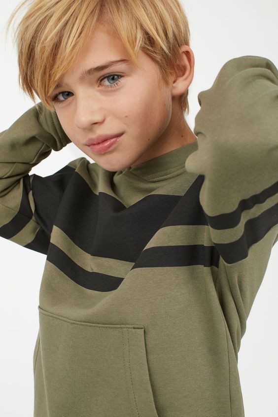 Coupe garçon cheveux mi-longs