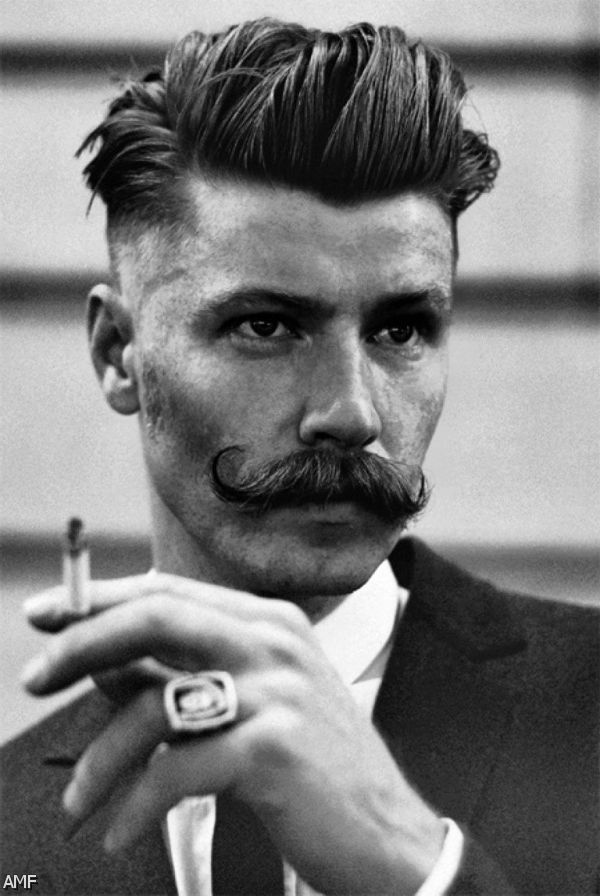 Taille moustache homme expert