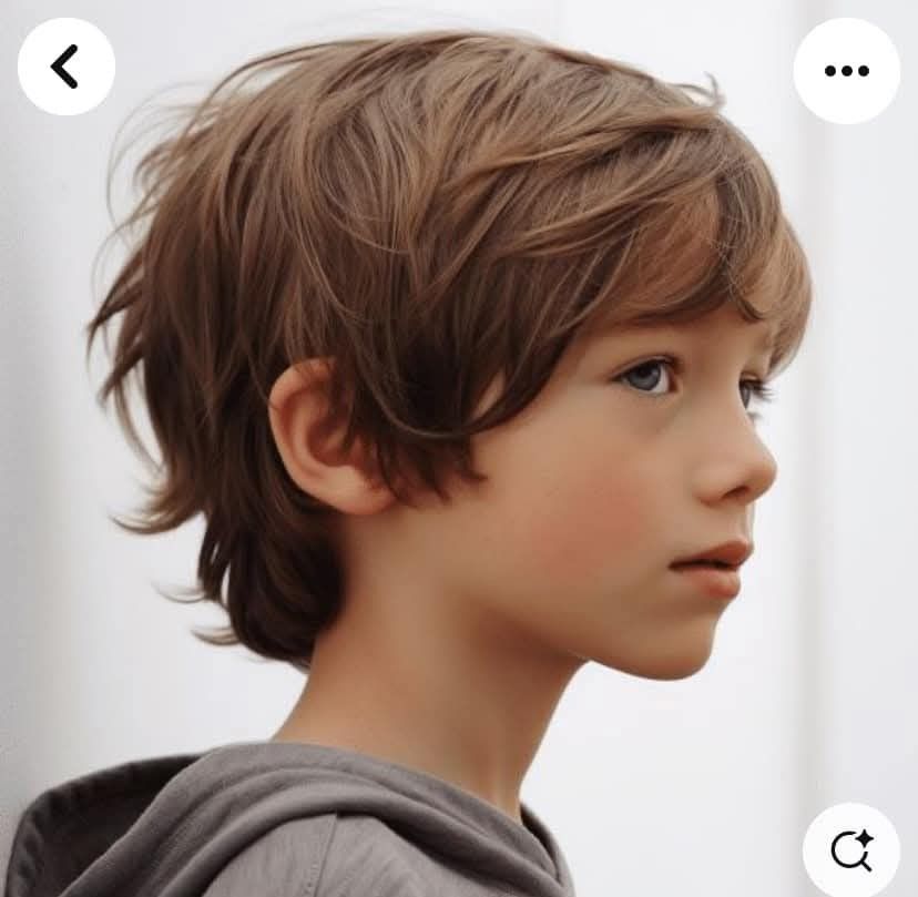 coupe garçon cheveux mi-longs