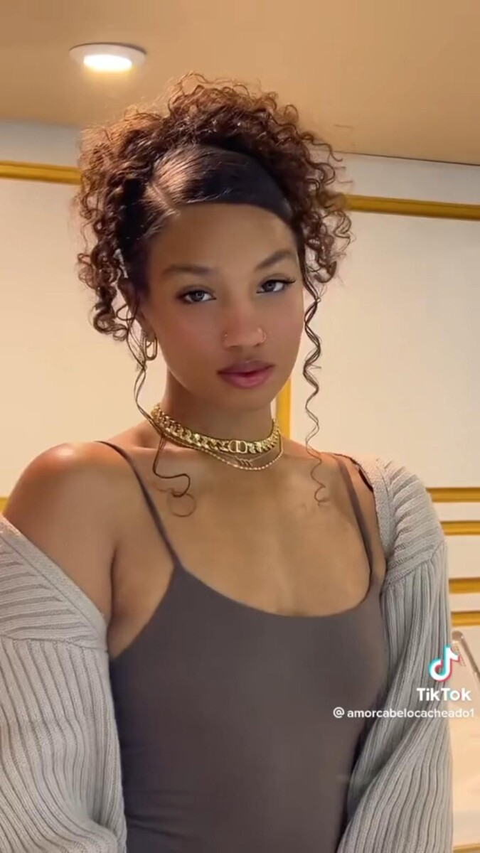 coiffure cheveux bouclés